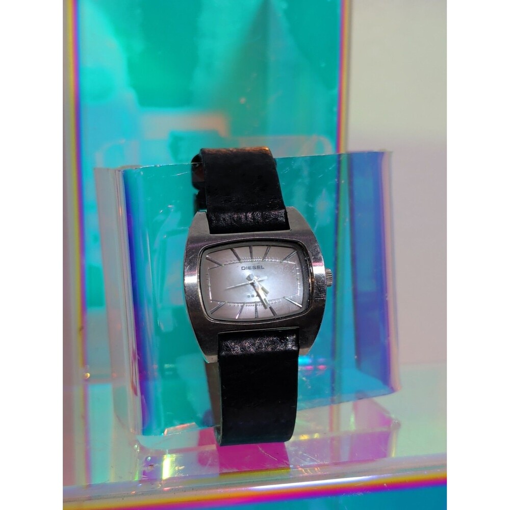Diesel Watch Unisex DZ-2063 37mm Silver Tone Leather Band 50M needs battery